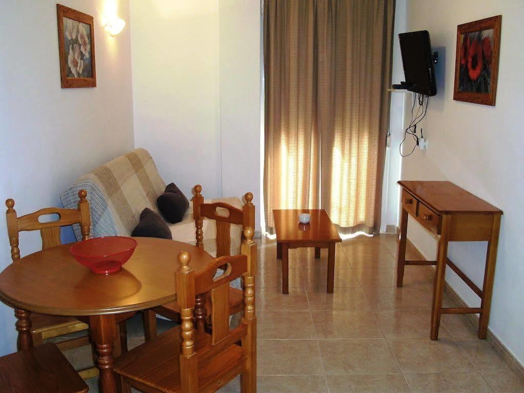 טורמולינוס Vicenta Apartaments מראה חיצוני תמונה